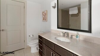 777 Preston St, Unit 33D in Houston, TX - Building Photo