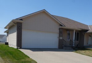 2535 Laverna St in Fremont, NE - Building Photo