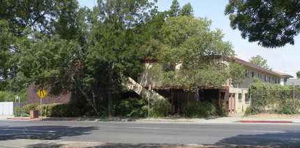 3451 35th Ave in Oakland, CA - Foto de edificio - Building Photo