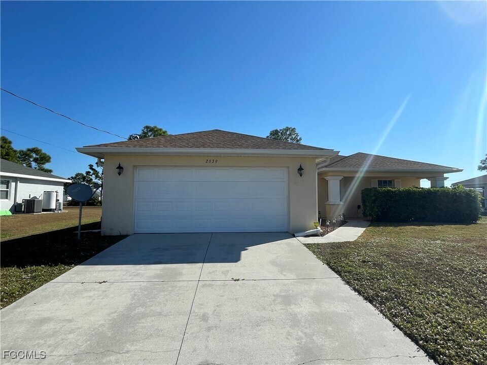 2639 NW 24th Pl in Cape Coral, FL - Building Photo