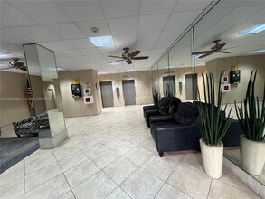 900 NE 18th Ave in Fort Lauderdale, FL - Foto de edificio - Building Photo