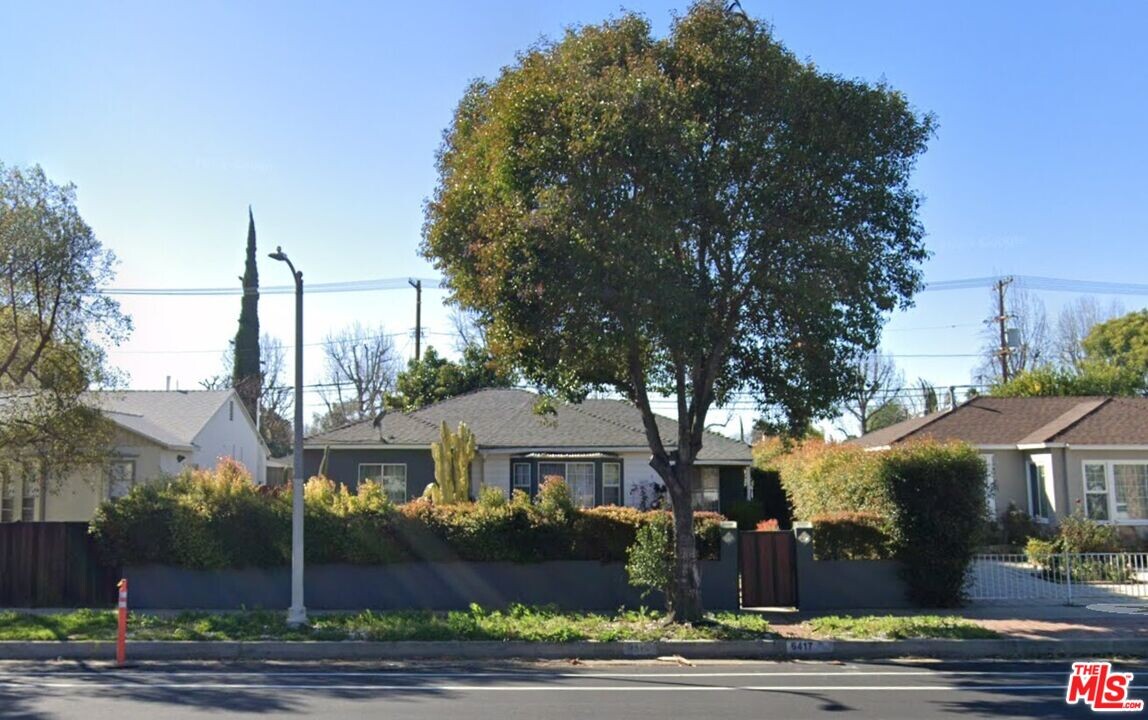 6419 White Oak Ave in Los Angeles, CA - Building Photo