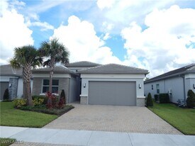 11536 Jacaranda Dr in Naples, FL - Building Photo
