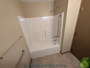 905 Fall Meadow Ln in Belton, MO - Building Photo - Building Photo