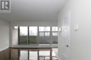 33 Isabella St in Toronto, ON - Building Photo