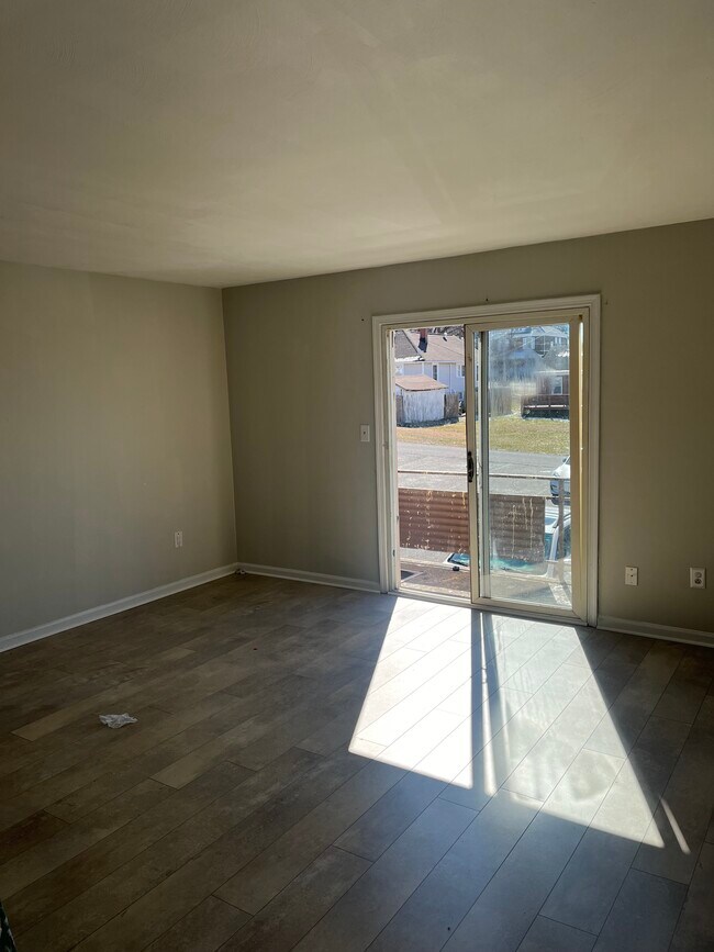 125 W Virginia Ave in Vinton, VA - Building Photo - Interior Photo