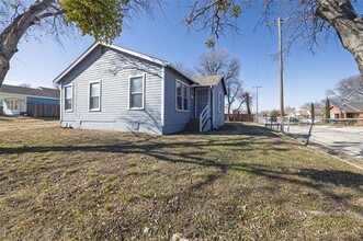 1300 Dreiss St in Fort Worth, TX - Foto de edificio - Building Photo