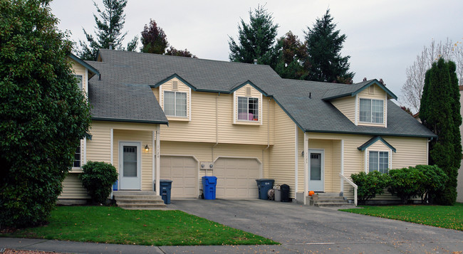 1125-1129 10th Ave NW in Puyallup, WA - Foto de edificio - Building Photo