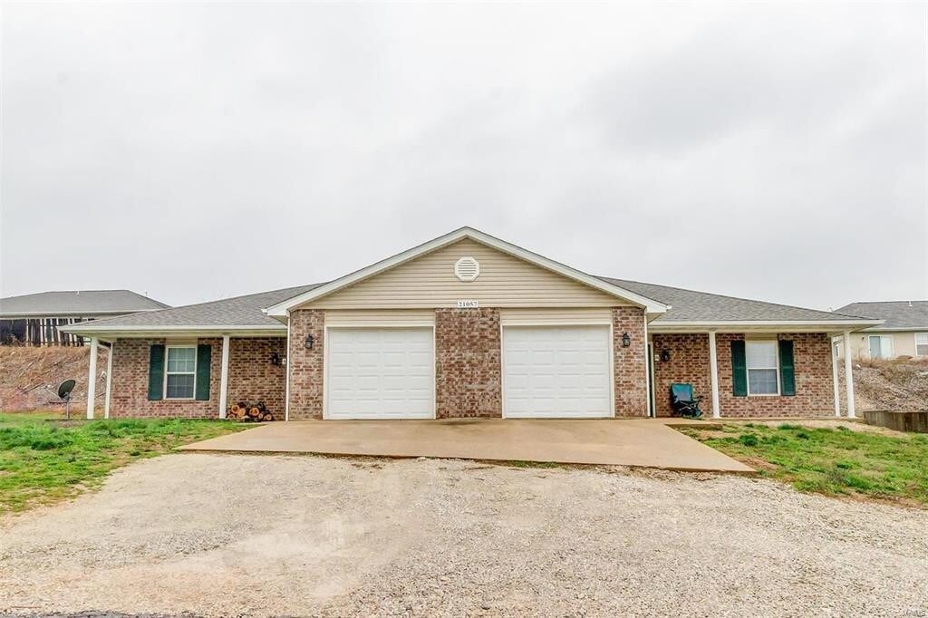 21057 Honest in St. Robert, MO - Building Photo