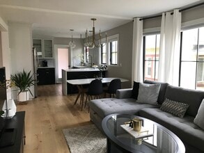 861 Aileen St in Oakland, CA - Foto de edificio - Building Photo