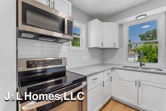 property at 568 Whitethorne Ave