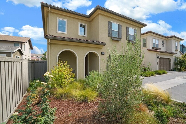 958 Tangella Ter in Davis, CA - Foto de edificio - Building Photo
