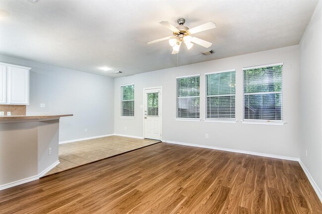 215 N Burberry Park Cir in Spring, TX - Building Photo - Building Photo