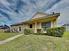 7621 Pebble Beach Dr in Rowlett, TX - Building Photo