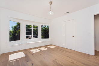 6425 Garvanza Ave in Los Angeles, CA - Building Photo - Interior Photo