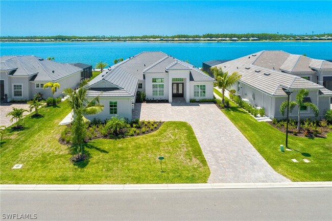 13896 Blue Bay Cir in Ft. Myers, FL - Foto de edificio - Building Photo