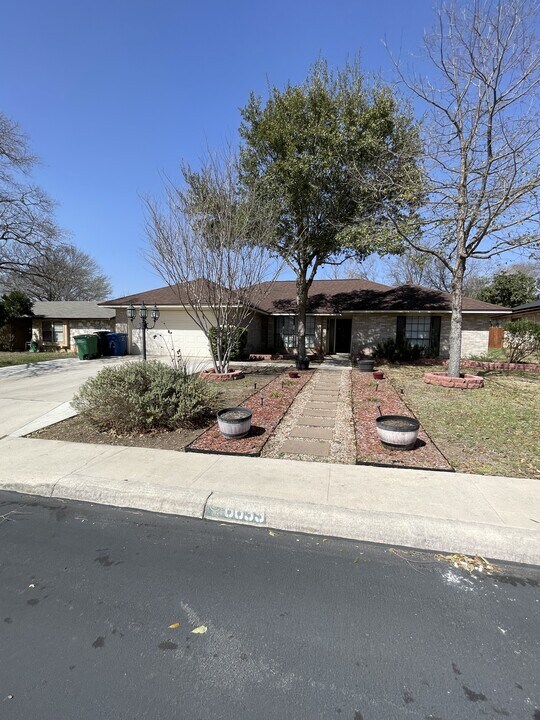 6639 Country Field Dr in San Antonio, TX - Building Photo