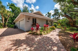 1224 S View Dr in Siesta Key, FL - Building Photo - Building Photo