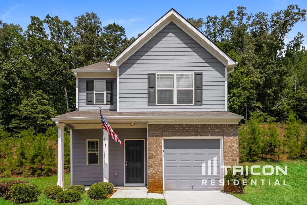 3303 Lowland Dr in Douglasville, GA - Building Photo