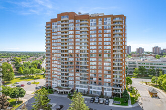 Mayfair on the Green II in Toronto, ON - Building Photo - Building Photo