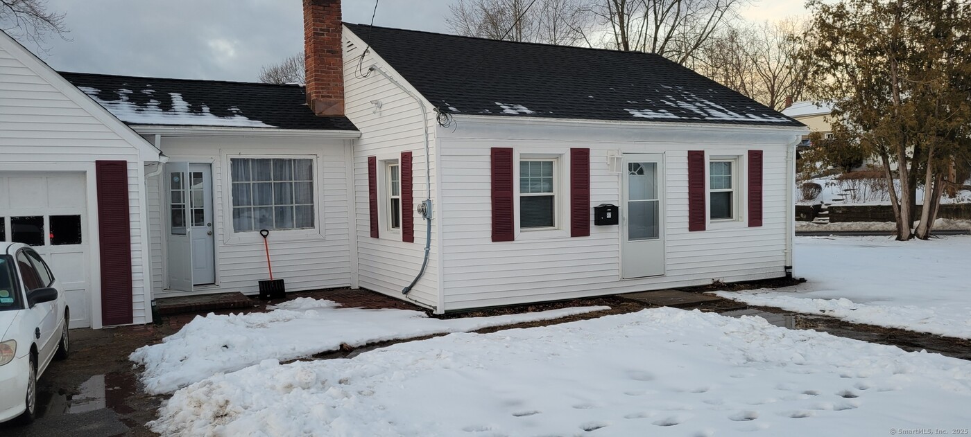 37 Liberty Ave in Danbury, CT - Building Photo