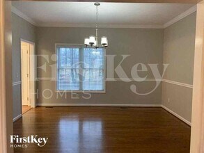 2013 Lancey Dr in Thomasville, NC - Foto de edificio - Building Photo