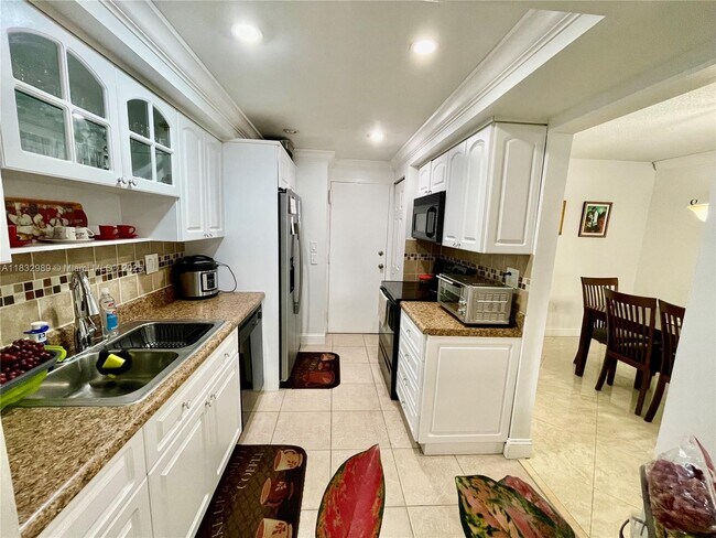6861 SW 147th Ave in Miami, FL - Building Photo - Building Photo