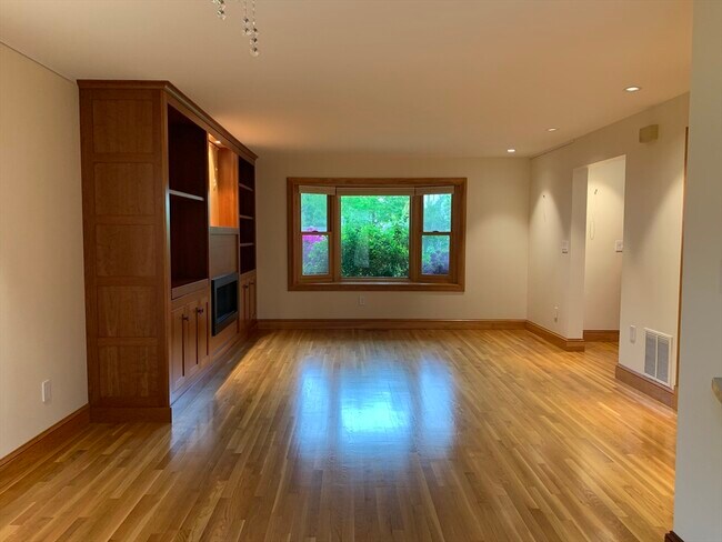 97 Pleasant St in Manchester by the Sea, MA - Building Photo - Building Photo