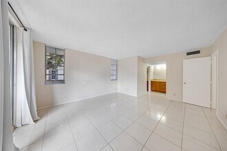 2601 S Palm Aire Dr in Pompano Beach, FL - Building Photo - Building Photo
