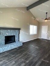 6453 Hallet St in Shawnee, KS - Building Photo - Building Photo