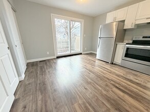 225 Queen St in Sarnia, ON - Building Photo - Building Photo