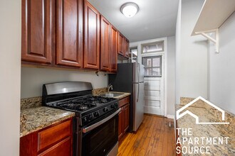 549 W Surf St, Unit 3S in Chicago, IL - Building Photo - Building Photo