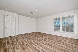 5609 Denmark St in Houston, TX - Building Photo