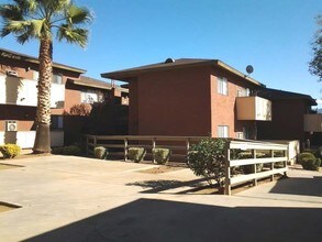 Sierra View Apartments in Acton, CA - Foto de edificio - Building Photo