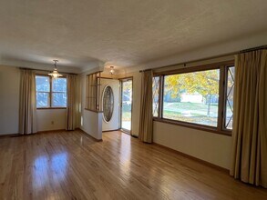 3307 Gleaves Ct in Des Moines, IA - Building Photo - Building Photo