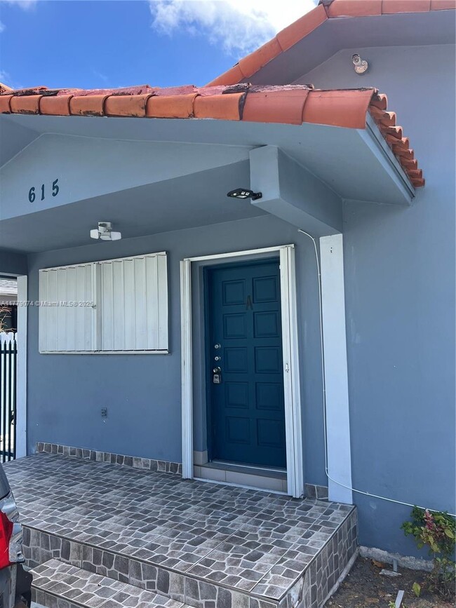 615 NW 25th Ct in Miami, FL - Building Photo - Building Photo