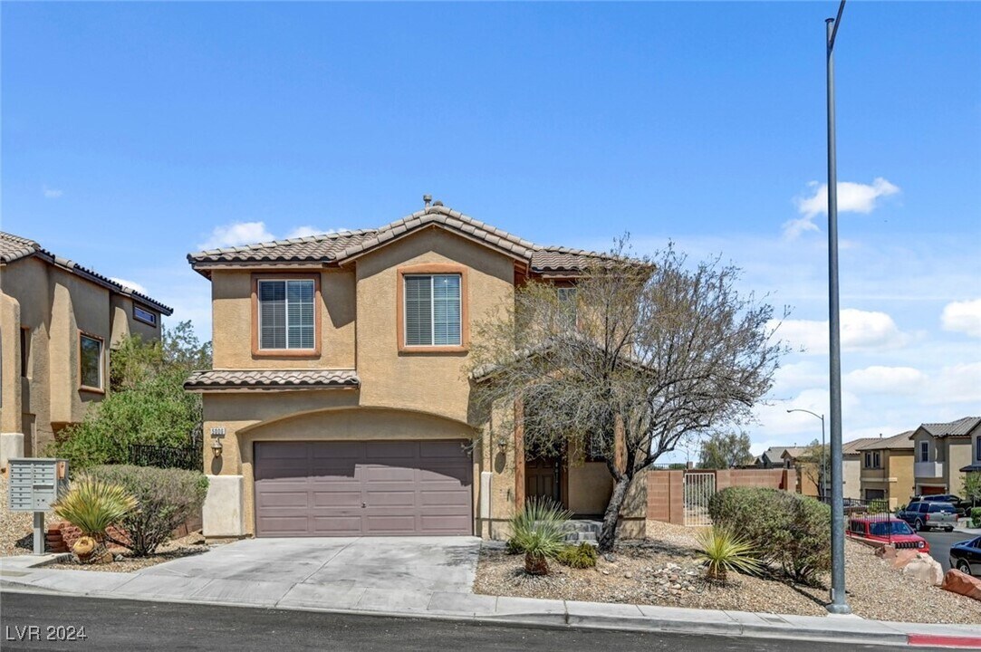 5006 Quiet Falls Ct in Las Vegas, NV - Foto de edificio
