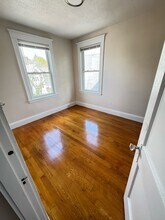 11 Atkins St, Unit 6 in Boston, MA - Foto de edificio - Building Photo