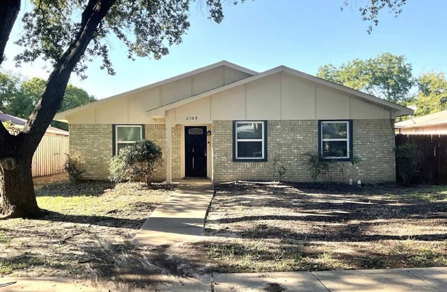 property at 2709 Clover Valley Dr