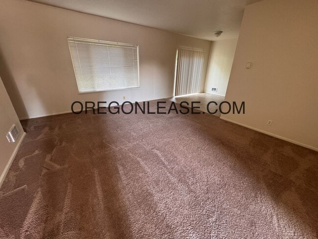 3386-3390 Arrowhead St in Eugene, OR - Building Photo - Building Photo