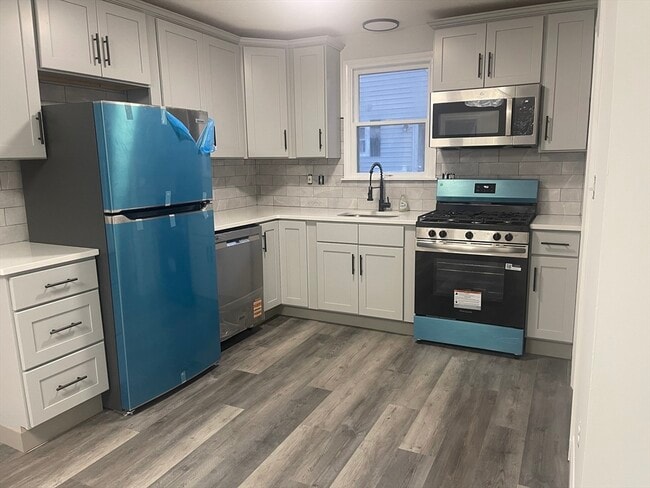 324 Park St in Stoughton, MA - Building Photo - Building Photo