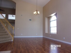 1327 Autumn Wind Way in Henderson, NV - Building Photo - Building Photo