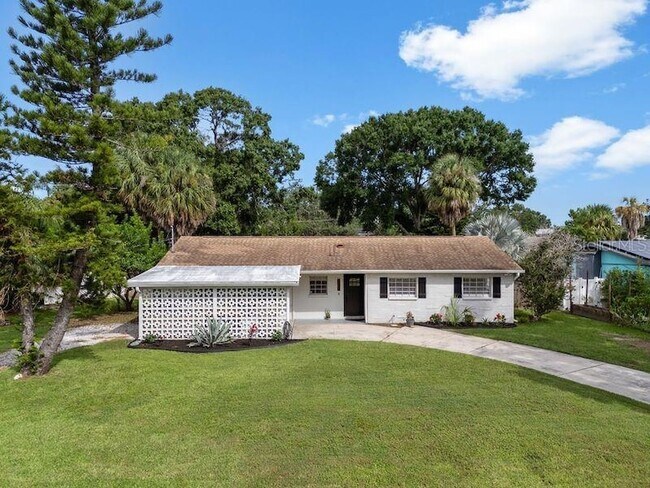 8405 Stillbrook Ave in Tampa, FL - Building Photo - Building Photo