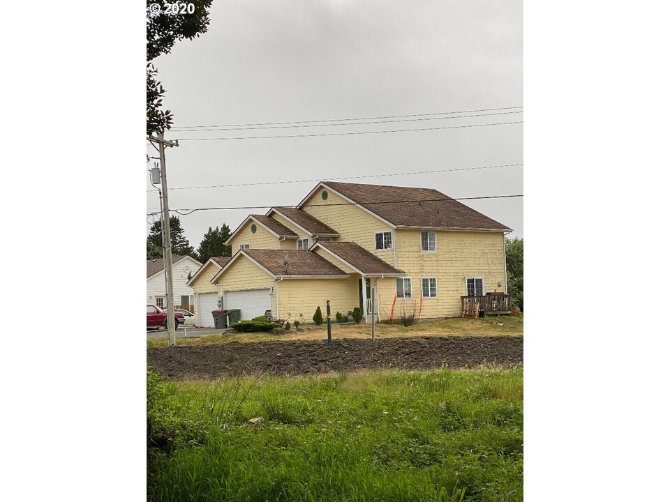 449 N Main Ave in Warrenton, OR - Building Photo