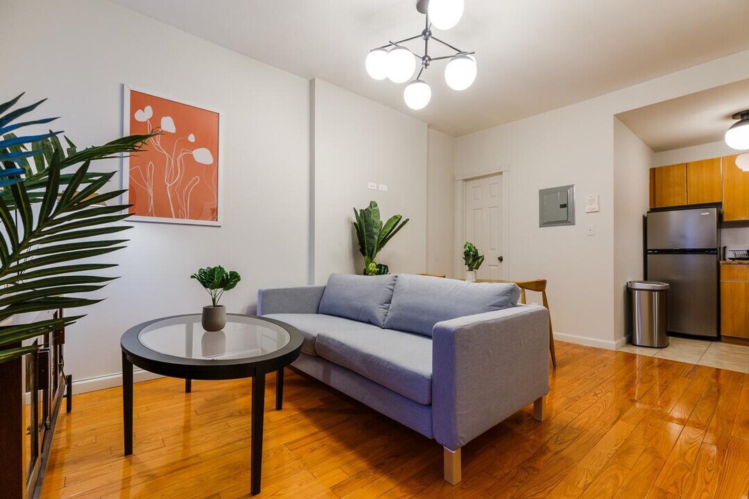 126 Lexington Ave in New York, NY - Building Photo