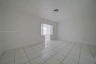 1471 NW 93rd St in Miami, FL - Building Photo - Building Photo