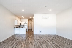 42-44 Bridge St in Manchester, NH - Building Photo