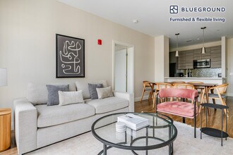 28 Austin St-Unit -FL3-ID1226 in Newton, MA - Building Photo - Building Photo