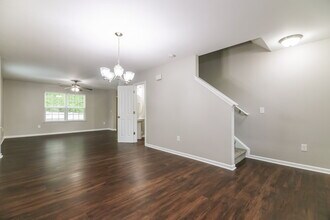 8011 Spiderlily Ct in Zebulon, NC - Foto de edificio - Building Photo