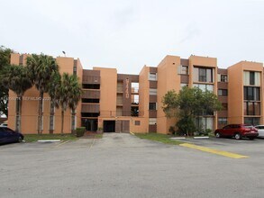 9440 W Flagler St in Miami, FL - Building Photo - Building Photo